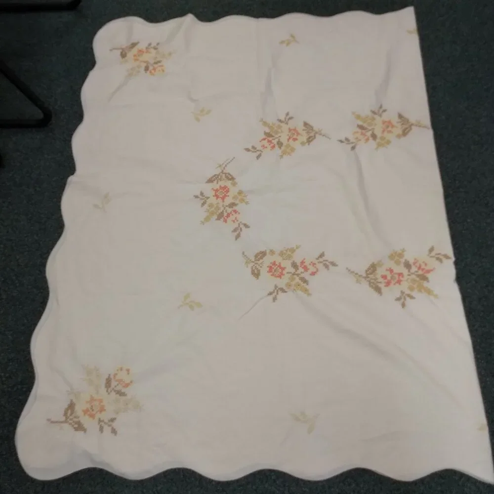 Vintage Handmade Cross Stitch Floral Table Cloth Rectangle Scallop Edge Holiday